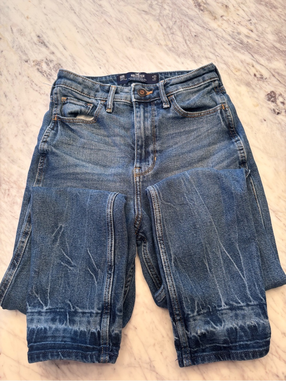 Hollister Ultra High Rise Mom Jean size 00 23” waist 27” length